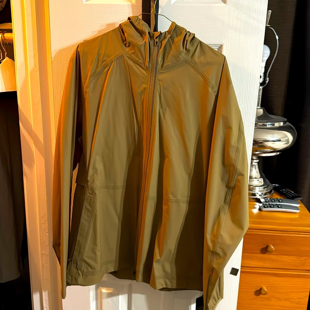 NWT XL Lululemon Precipitation Jacket. Waterproof